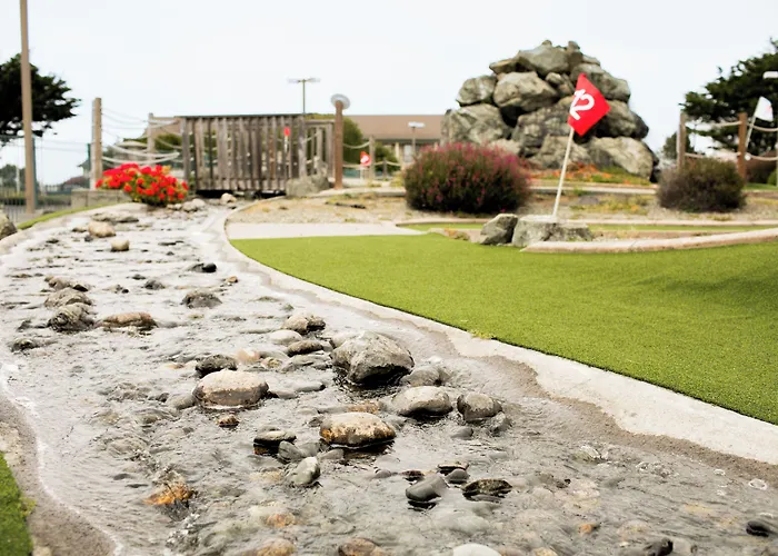 Emerald Dolphin Inn & Mini Golf