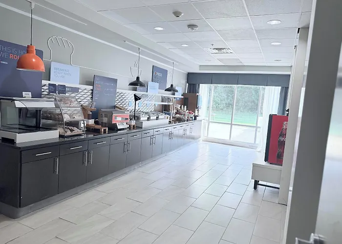 Holiday Inn Express & Suites Bonham By Ihg