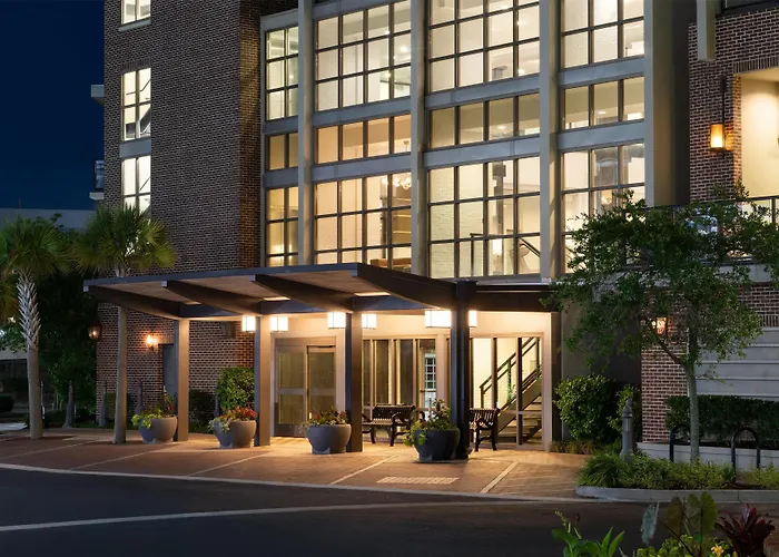 Hilton Garden Inn Charleston Waterfront/Downtown