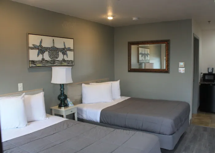 Price Pointe Inn