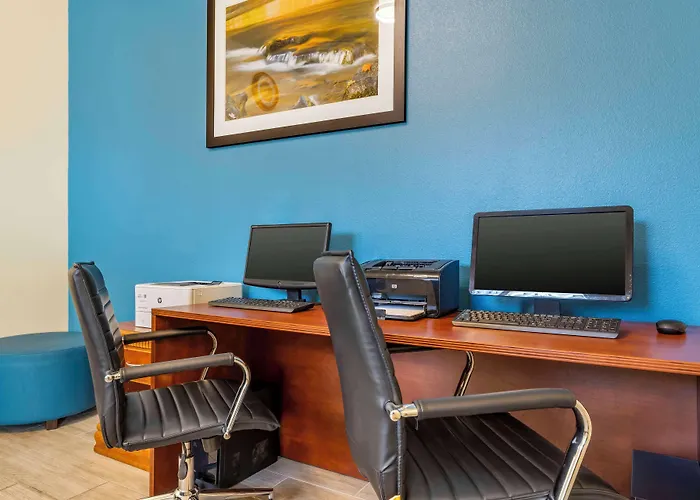 Best Western Plus Lake Elsinore Inn & Suites