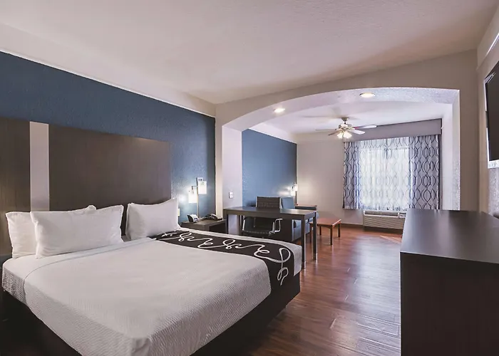 La Quinta Inn & Suite Kingwood Houston Iah Airport 53200