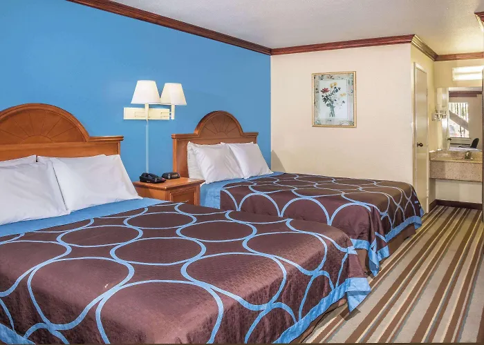 Super 8 By Wyndham San Marcos