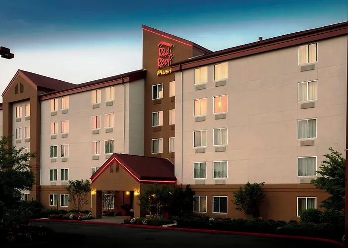 Red Roof Inn Plus Long Island - Garden City