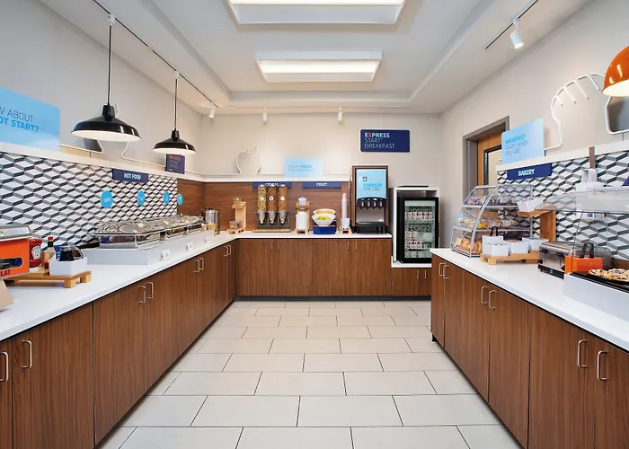 Holiday Inn Express Hotel & Suites Defiance By Ihg