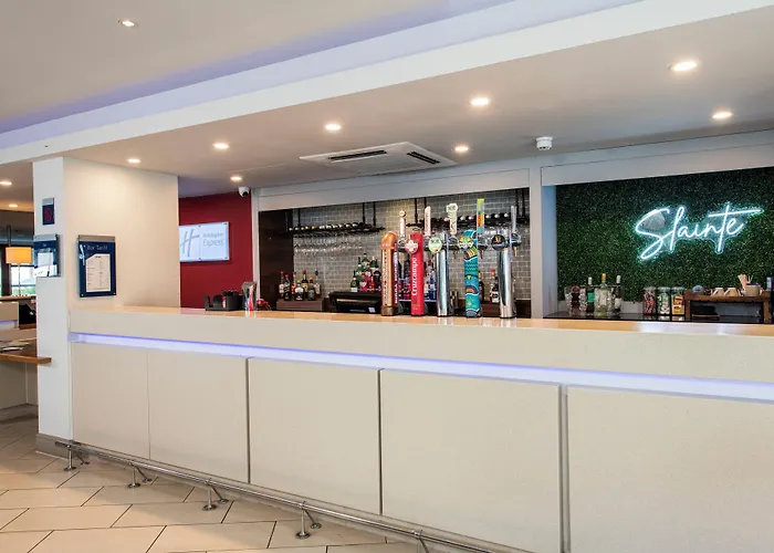 Holiday Inn Express Glasgow Airport By Ihg