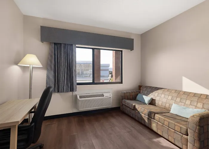 Days Inn By Wyndham Phenix City Near Fort Benning