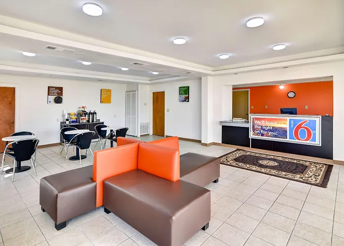 Motel 6-Lindale, Tx