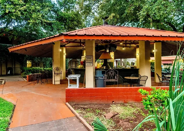 Family Garden Inn & Suites