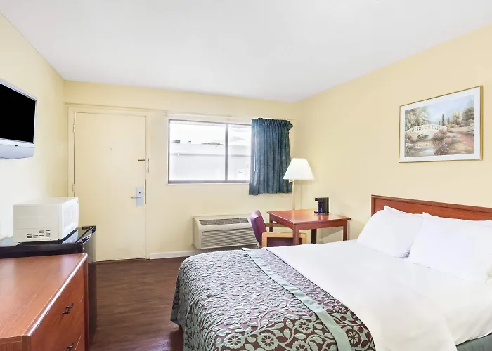 Days Inn By Wyndham Athens