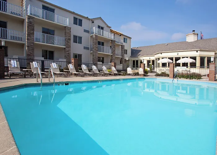 Holiday Inn Express Hotel & Suites Pittsburgh Airport By Ihg
