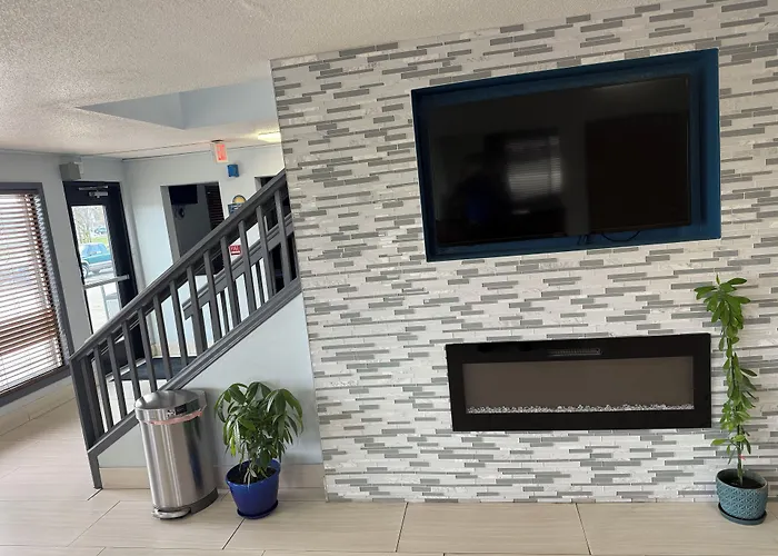 Days Inn By Wyndham Muncie -Ball State University