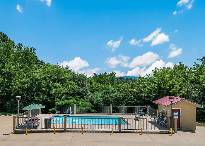 Quality Inn & Suites Hot Springs-Lake Hamilton
