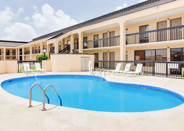 Days Inn By Wyndham Greenville Ms