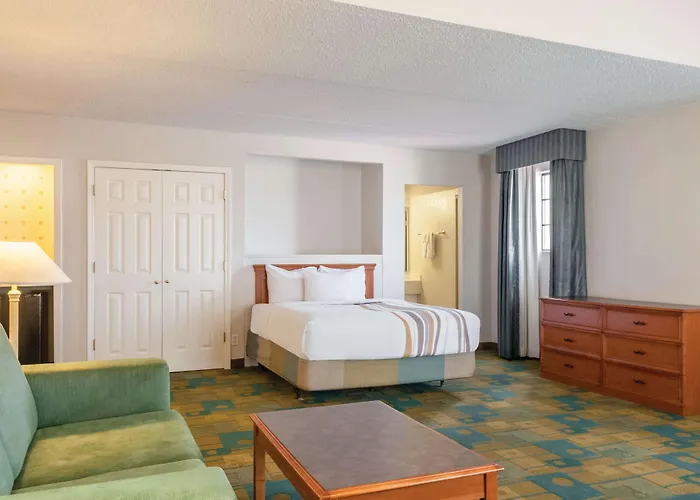 La Quinta Inn By Wyndham New Orleans West Bank / Gretna