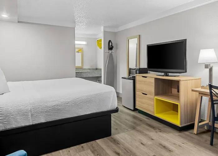 Days Inn By Wyndham Hillsboro Tx