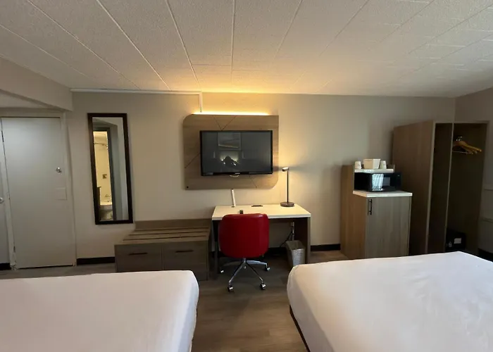 Ramada By Wyndham Newburgh/West Point