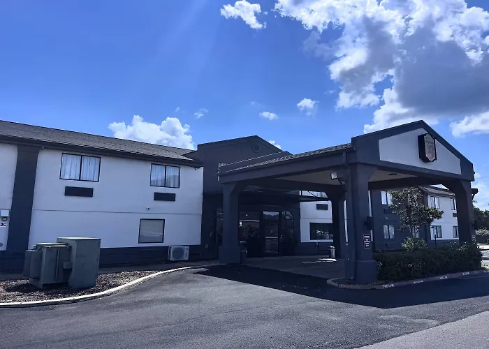 Super 8 By Wyndham Clinton