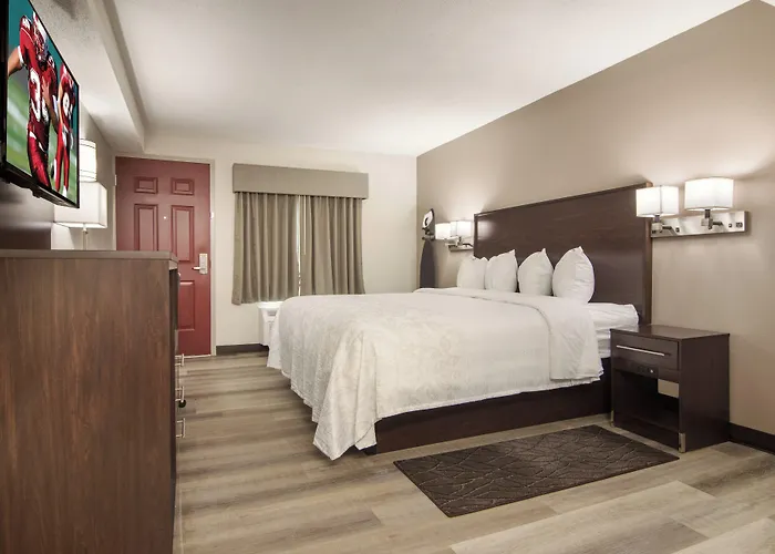 Red Roof Inn Plus & Suites Erie