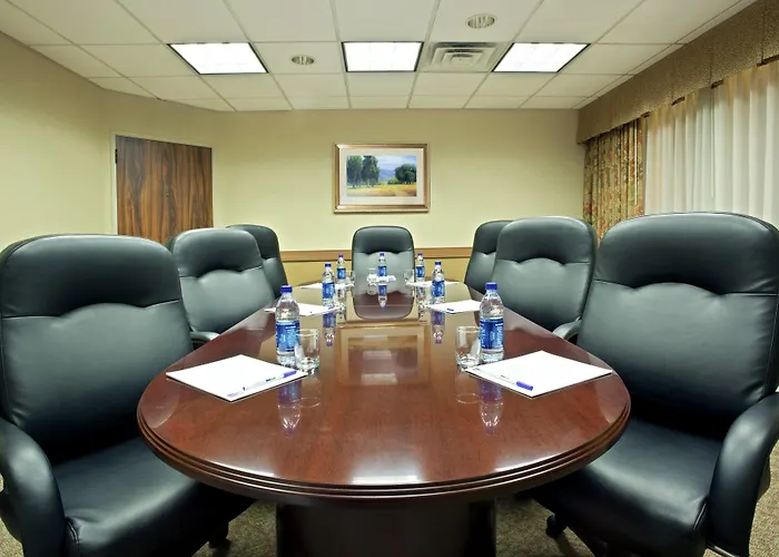Holiday Inn Express Hotel & Suites Pittsburgh Airport By Ihg