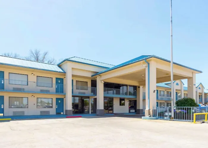 Econo Lodge Inn & Suites Bentonville