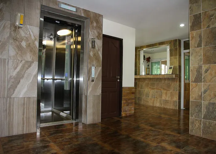 Sky Villa Hua Hin Guesthouse - Adults-Only