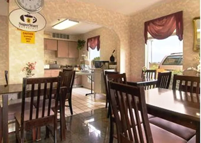Super 8 By Wyndham Decatur Priceville
