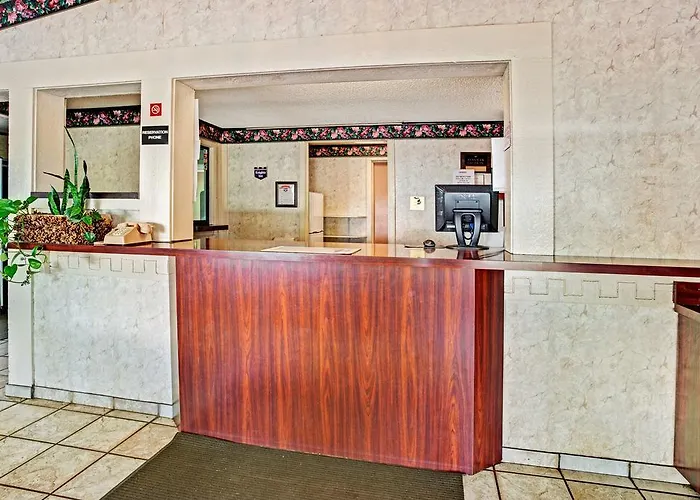 Knights Inn - Monroe