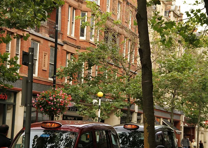 Oyo Lansdowne Hotel