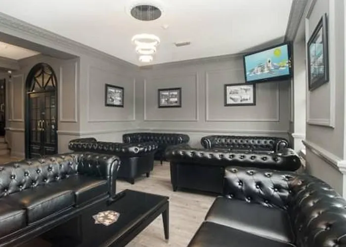 Grand St Leger Hotel