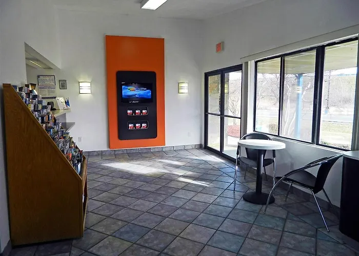 Travelodge By Wyndham Benton Harbor Mi