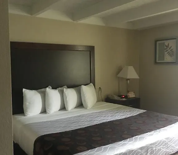 Days Inn By Wyndham Bloomington West