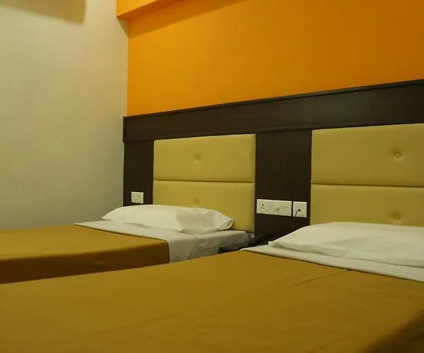 Hotel Sabareesh Plaza