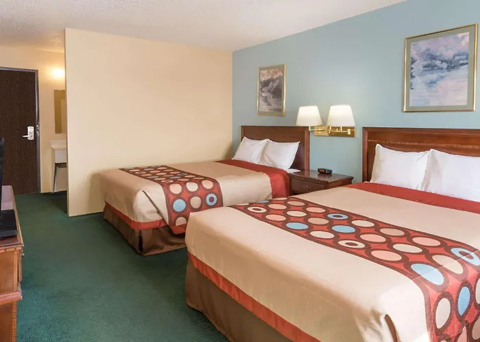 Super 8 By Wyndham Woodstock