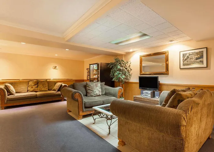 Howard Johnson By Wyndham Nanaimo Harbourside