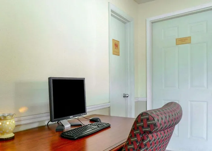 Econo Lodge Inn & Suites Carbondale