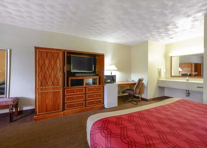 Econo Lodge Inn & Suites Carbondale