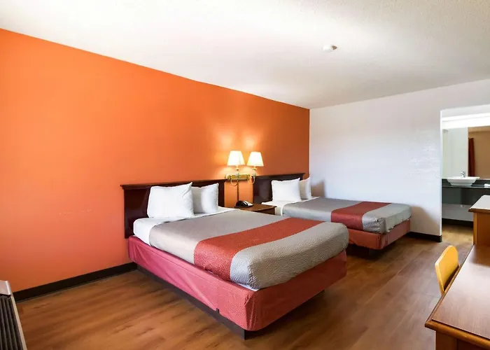 Motel 6-Holyoke, Ma