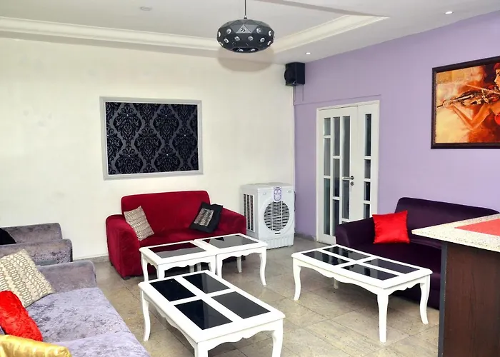 Royal Vantage Hotel And Suites