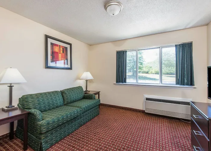 Days Inn & Suites By Wyndham Groton Near The Casinos